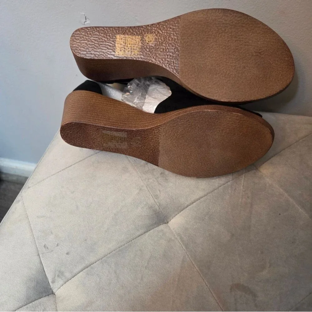 Journee Collection Kedzie Black Women's Wedge Sandals, Sz 8.5, New in the Box